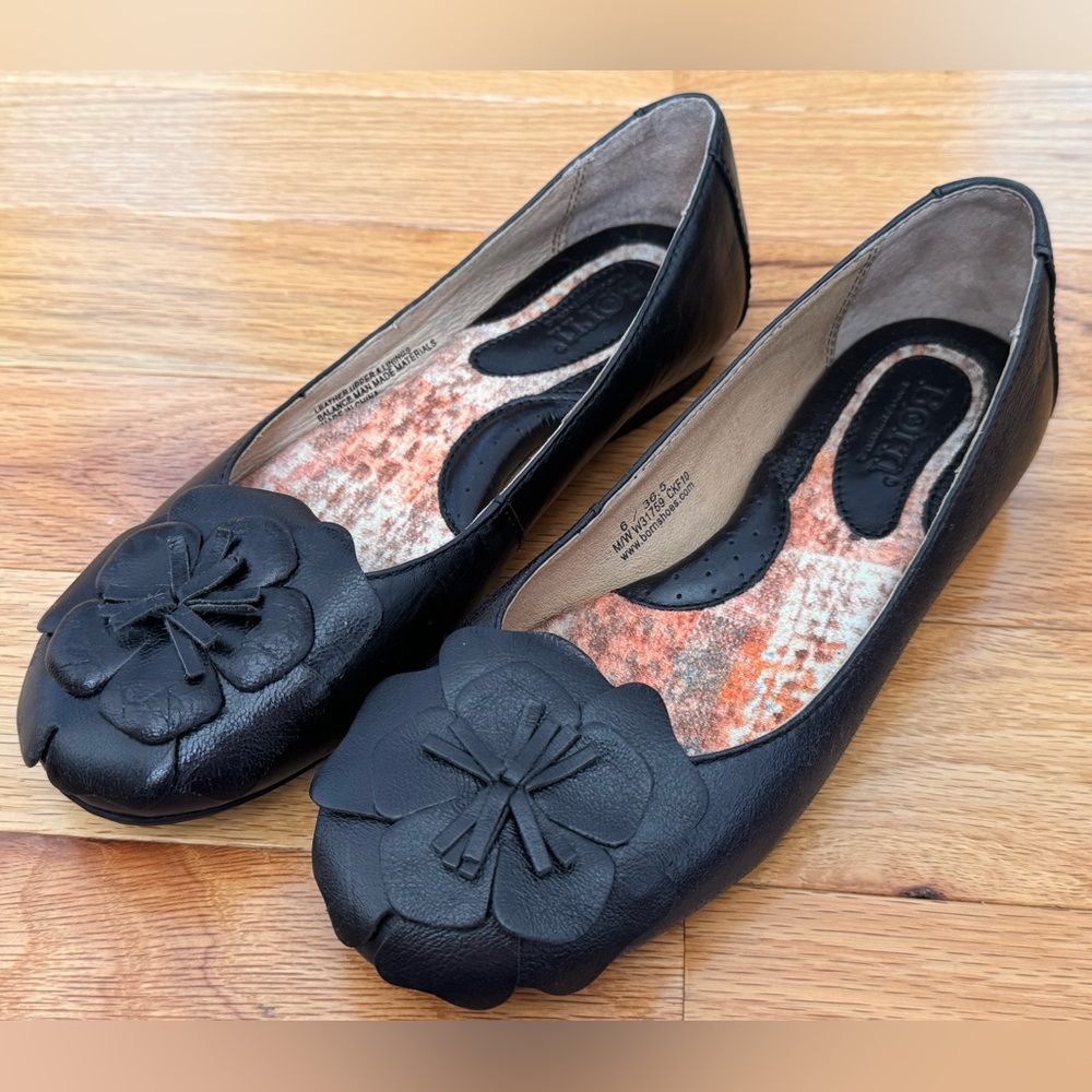 Børn Black Leather Flower Ballet Flats, Size 6